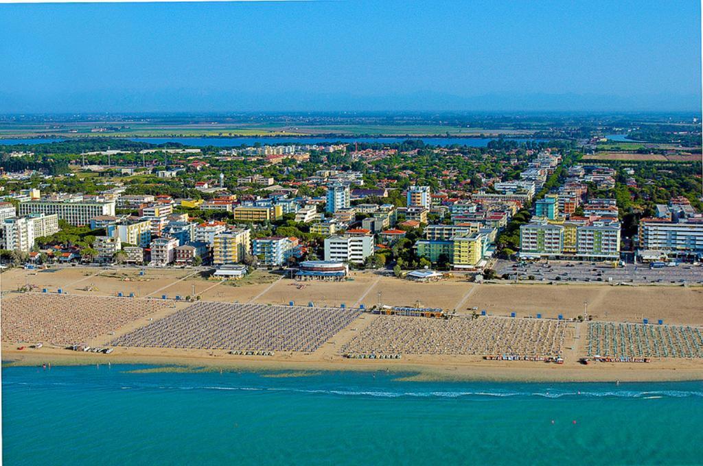 Residence G. Verdi Bibione Exteriör bild